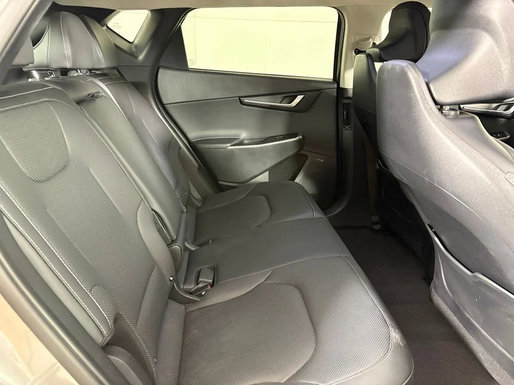 Used 2023 Gray Kia Wind image 17