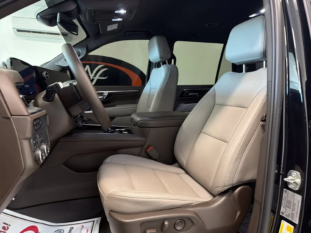 Used 2025 Black Chevrolet Z71 image 15