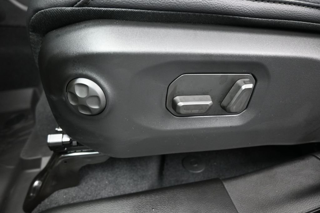 New 2026 Black Clear-Coat Exterior Paint Jeep Sahara image 33