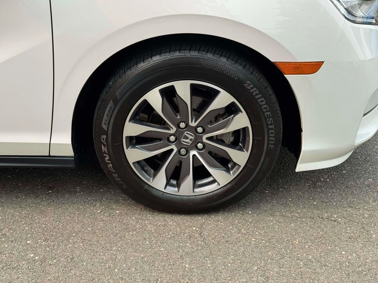 Used 2023 Platinum White Pearl Honda EX-L image 9