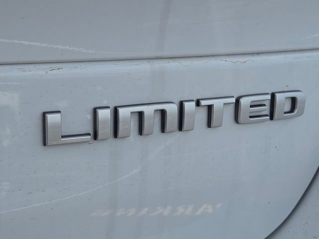 New 2026 Bright White Clear-Coat Exterior Paint Jeep Limited image 32