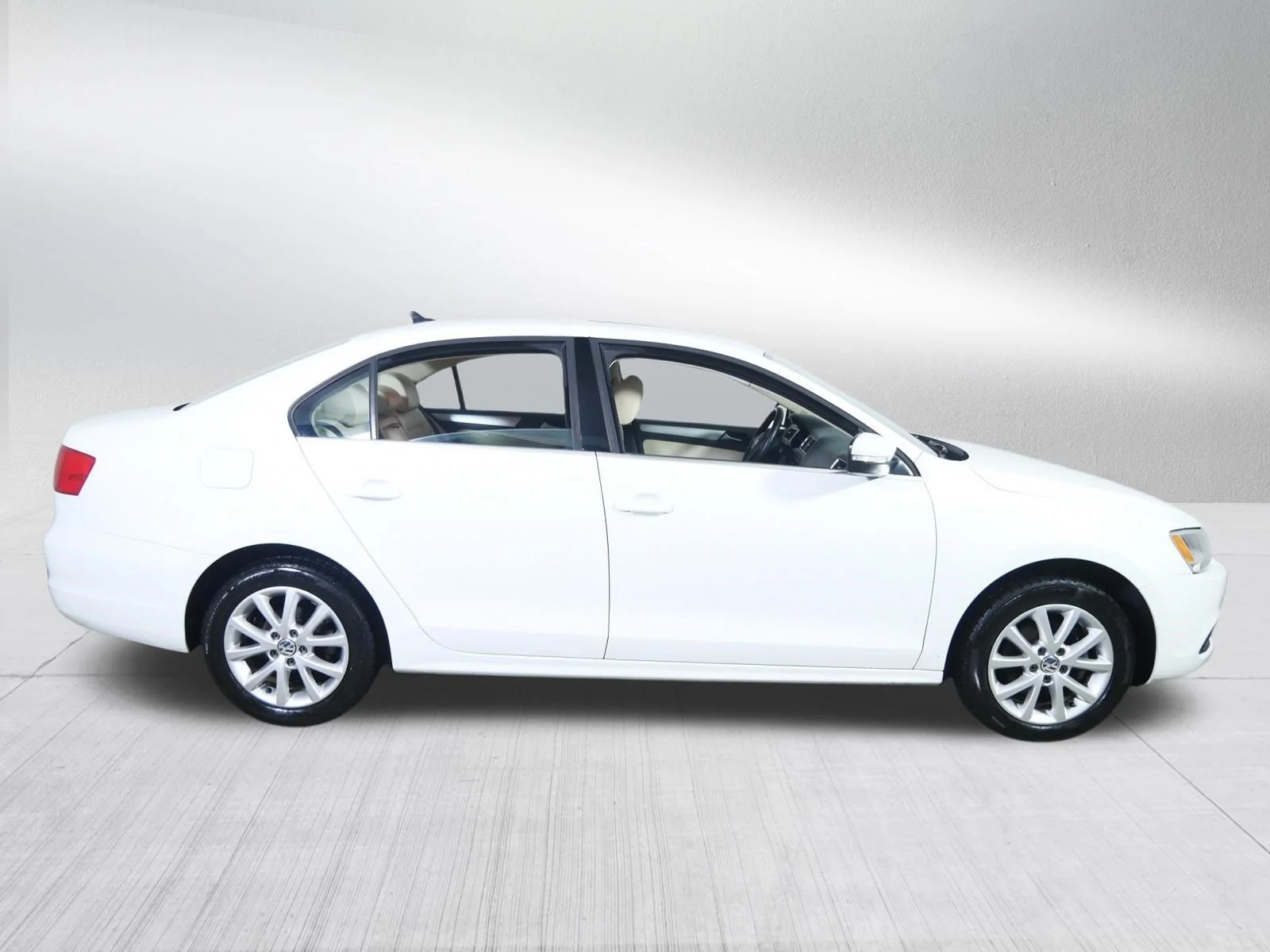 Used 2014 Candy White Volkswagen SE w/Connectivity/Sunroof image 8