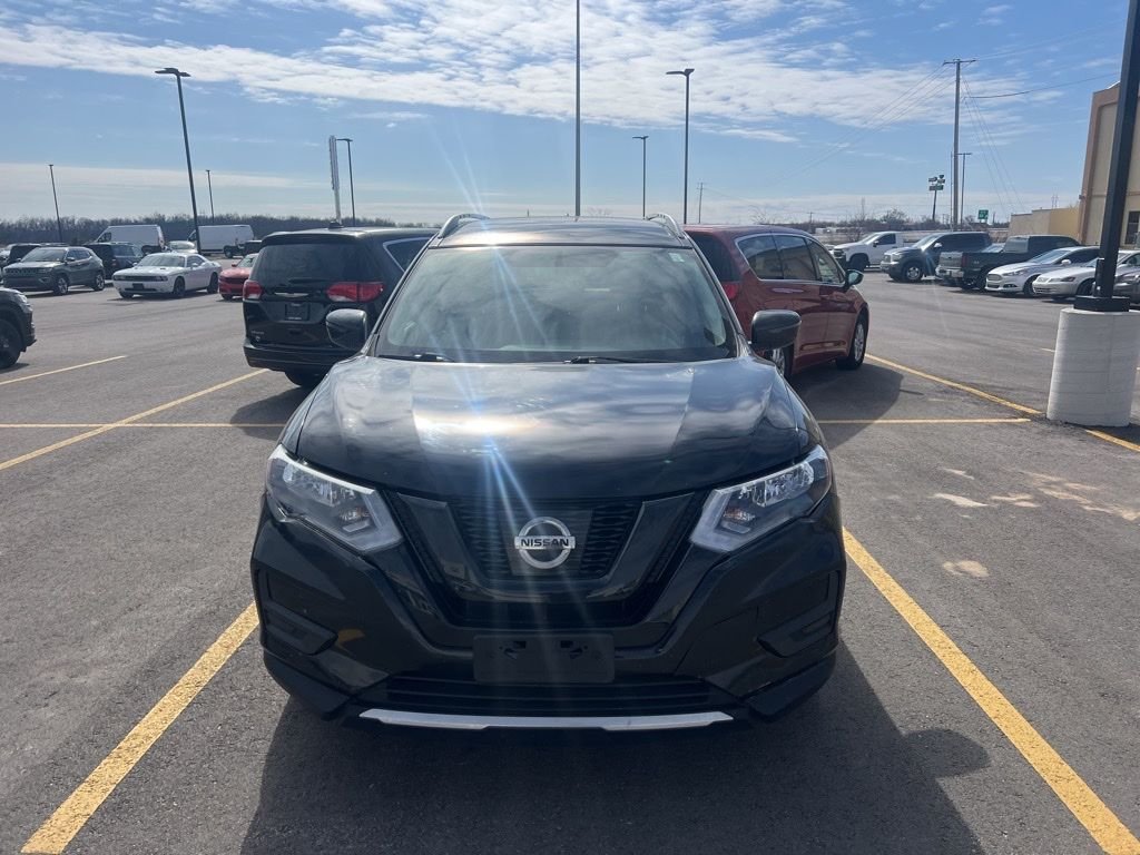 Used 2017 Nissan Rogue S with VIN KNMAT2MT8HP584923 for sale in Kansas City