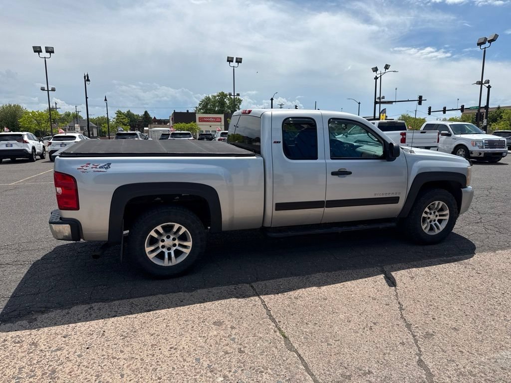 Used 2011 SHEER SILVER METALLIC Chevrolet LT image 8