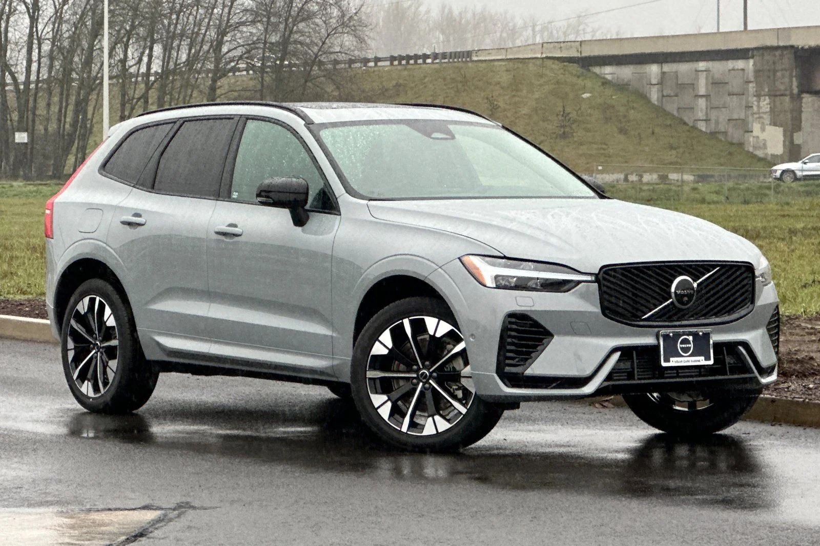2026 Volvo XC60 T8 Plus Dark AWD's photo