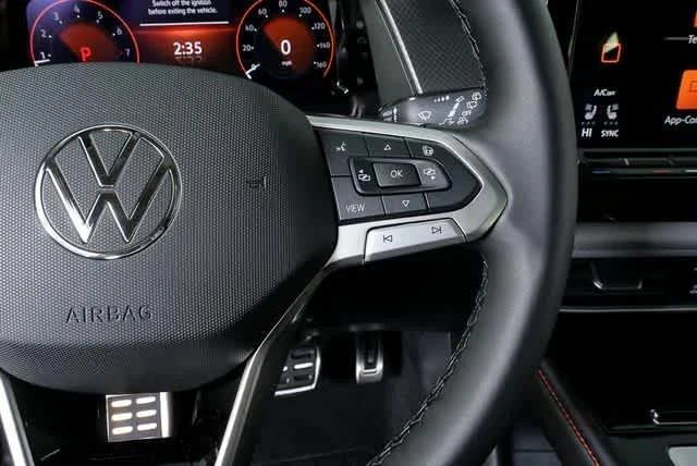 New 2026 Opal White Pearl Volkswagen 2.0T Peak Edition image 11