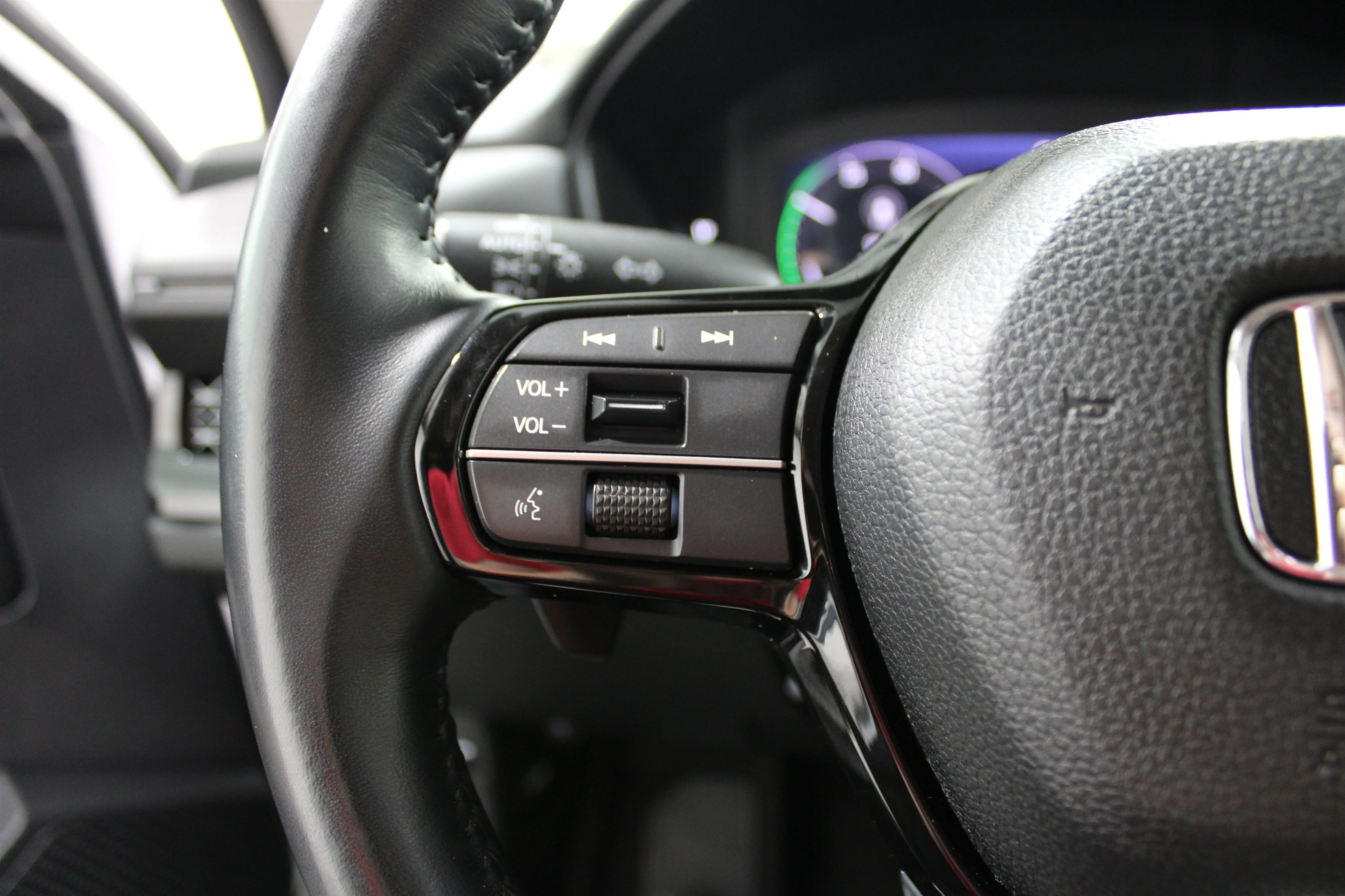 Used 2023 WHTIE Honda Touring image 9