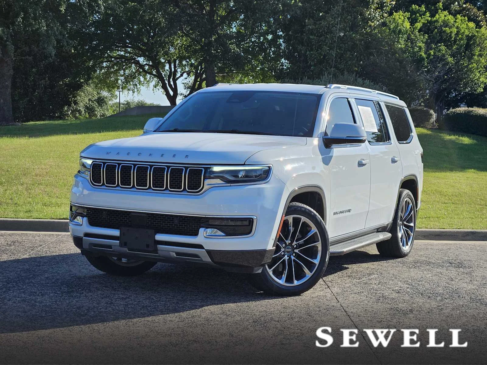 2022 Jeep Wagoneer Series II's photo