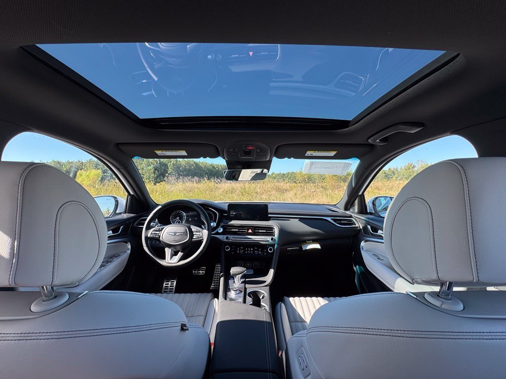 New 2027 White Genesis 2.5T image 3