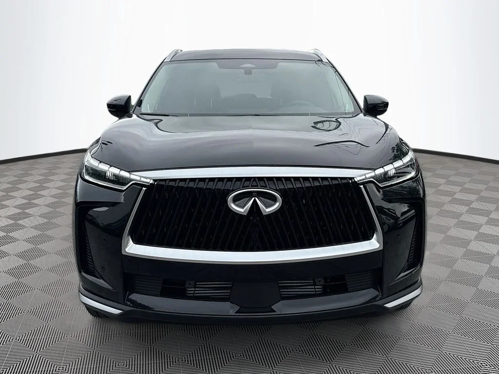 Used 2027 Black INFINITI LUXE image 2