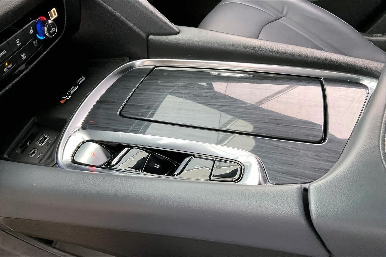 Used 2022 Summit White Buick Premium image 13