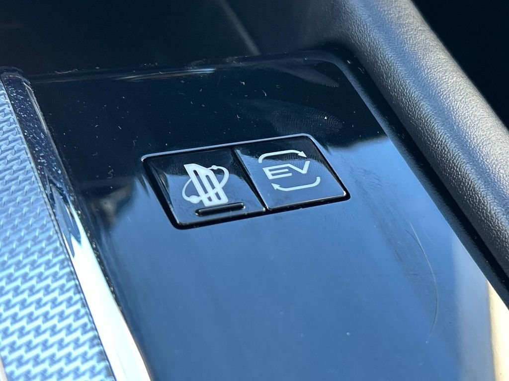 Used 2025 Silver Mitsubishi SEL image 31