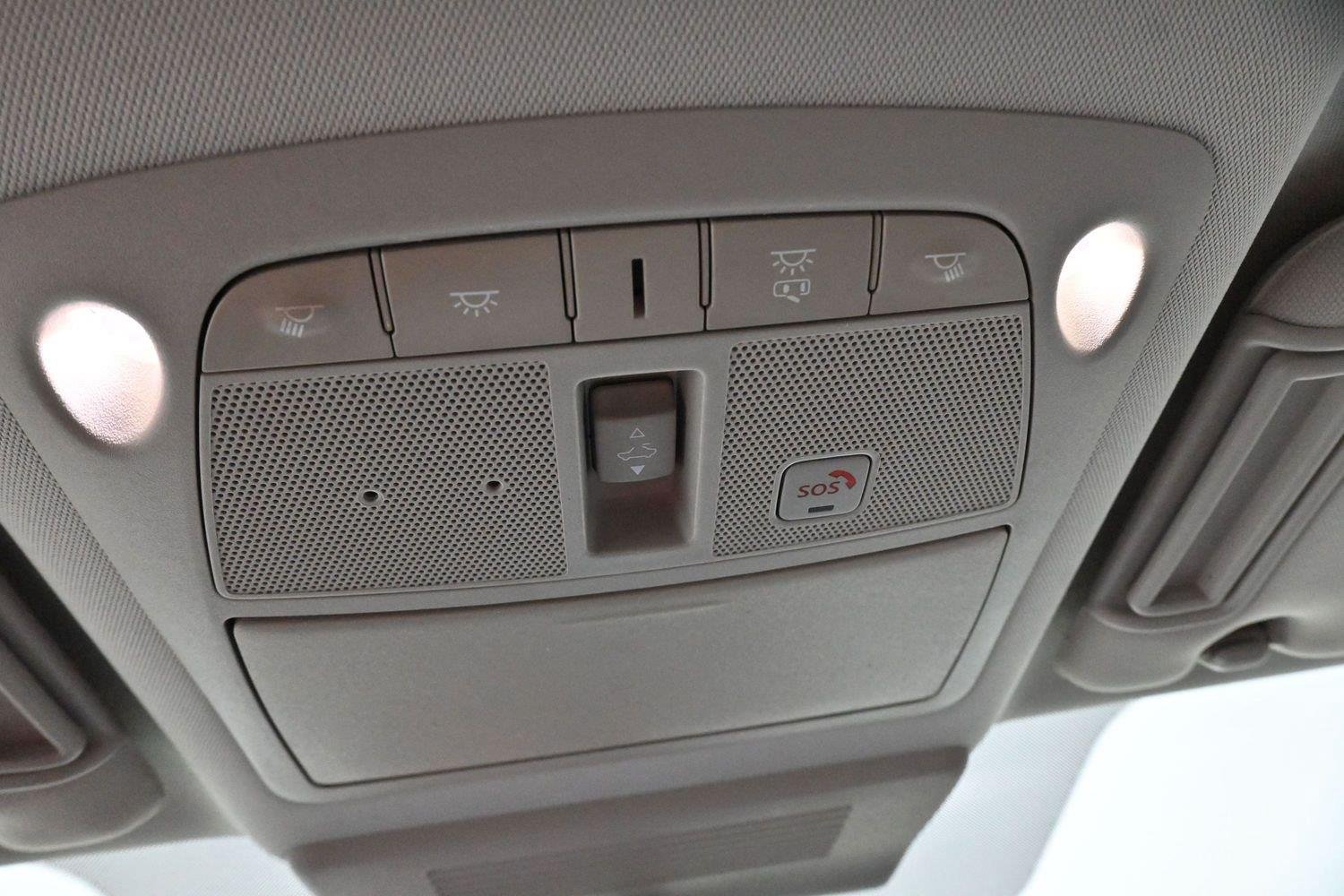 Used 2019 Pearl White Tricoat Nissan SL image 33