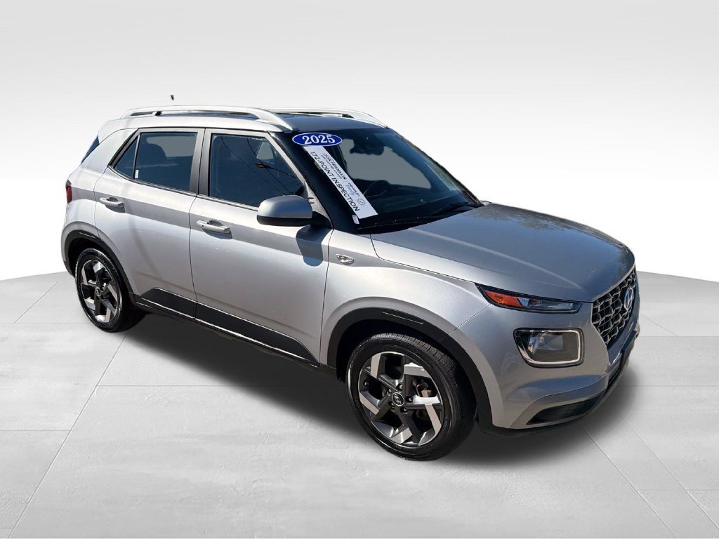 Used 2025 Silver Hyundai SEL image 7