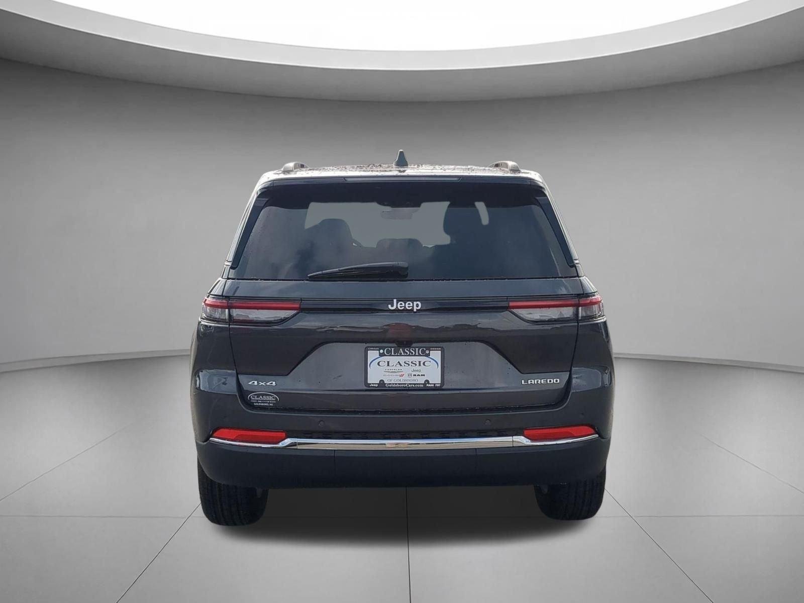 New 2026 Baltic Gray Metallic Clear-Coat Exterior Paint Jeep Laredo image 4
