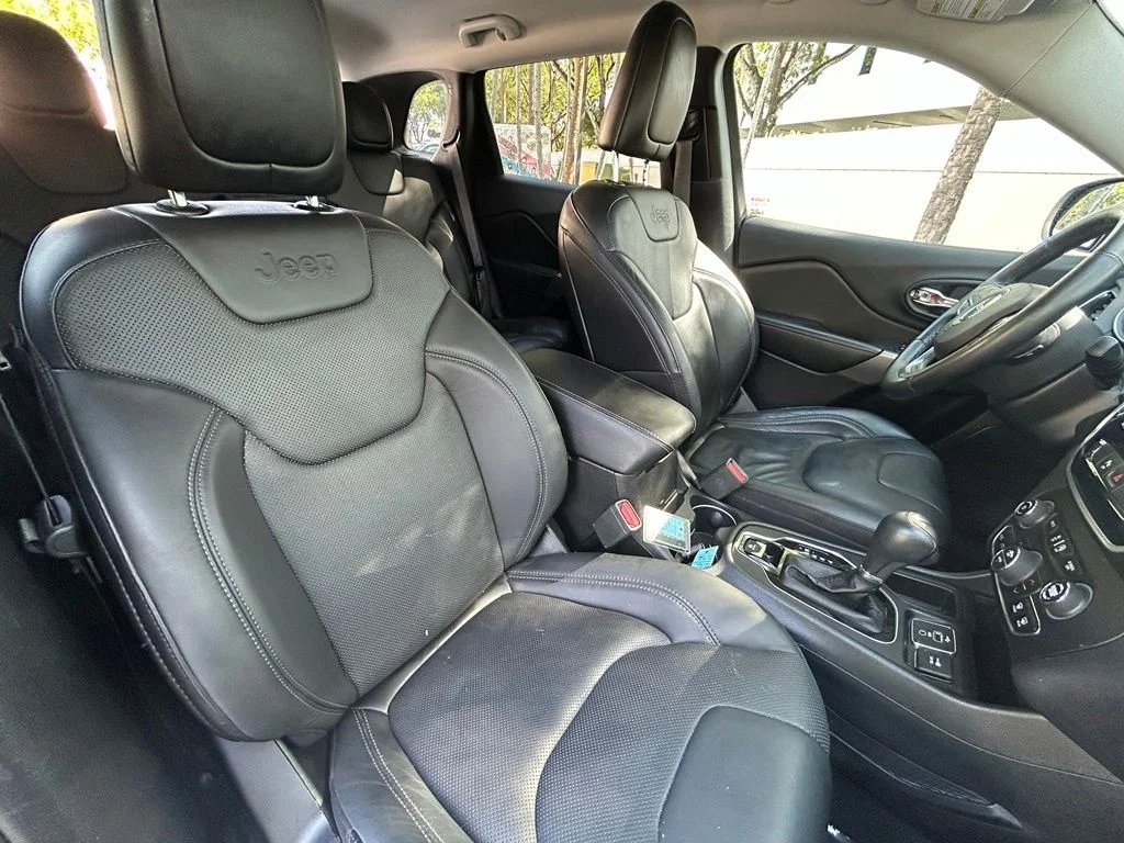 Used 2019 Gray Jeep Limited image 30