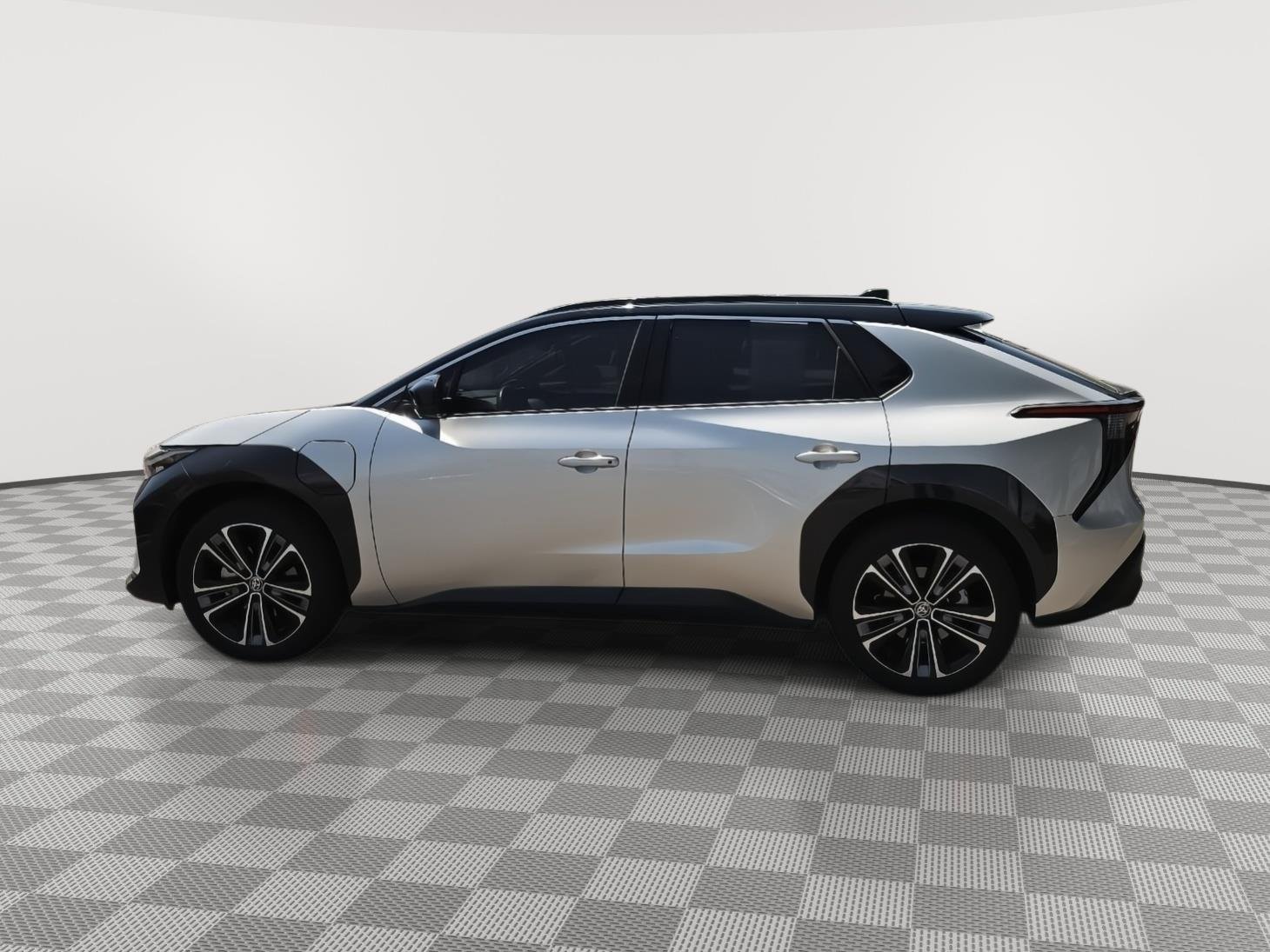 Certified Used 2023 Elemental Silver Metallic w/Black Roof Toyota Limited image 8