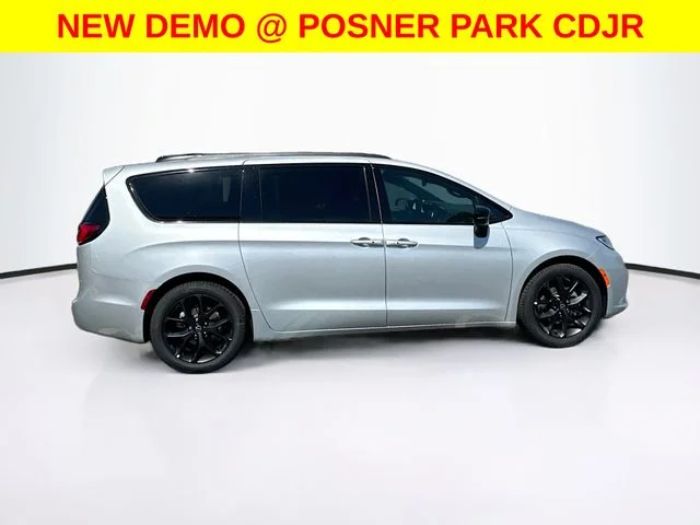 New 2026 Silver Mist Clear-Coat Exterior Paint Chrysler  image 4