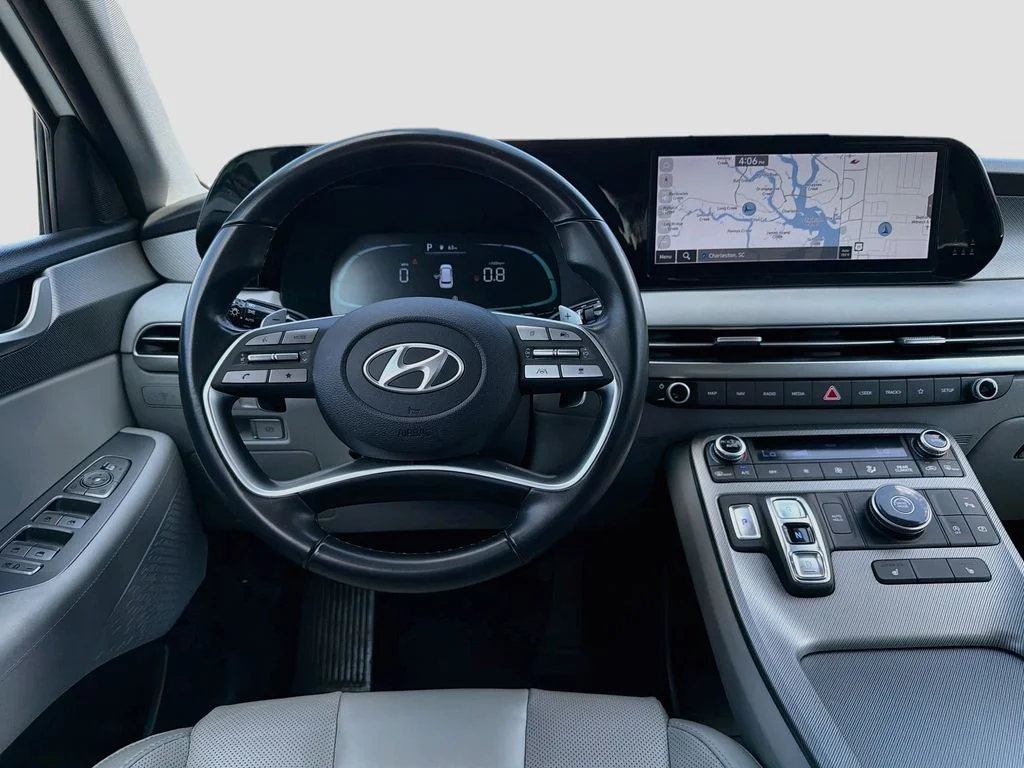 Used 2025 White Hyundai SEL image 24