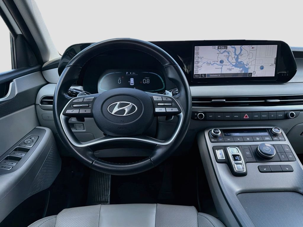 Used 2025 White Hyundai SEL image 24