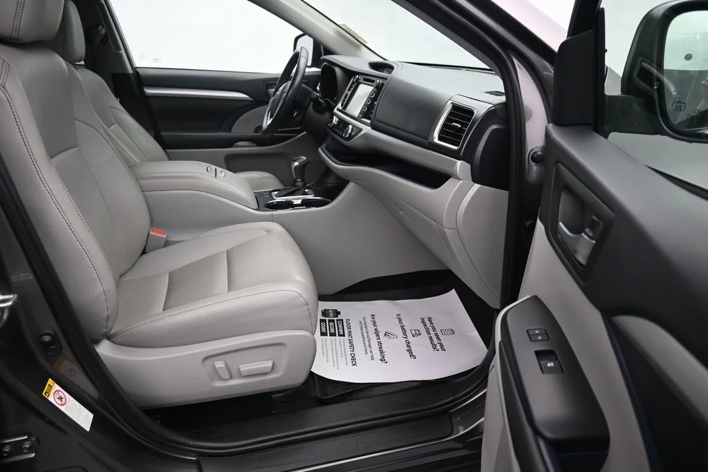 Used 2019 Gray Toyota XLE image 12