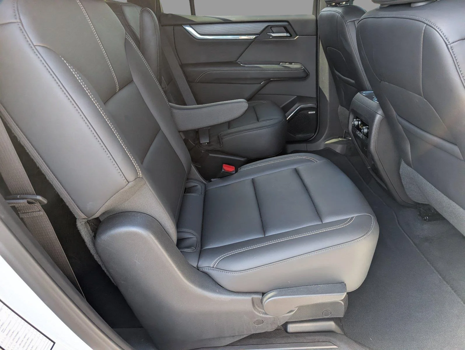 Used 2026 Summit White GMC Elevation image 38