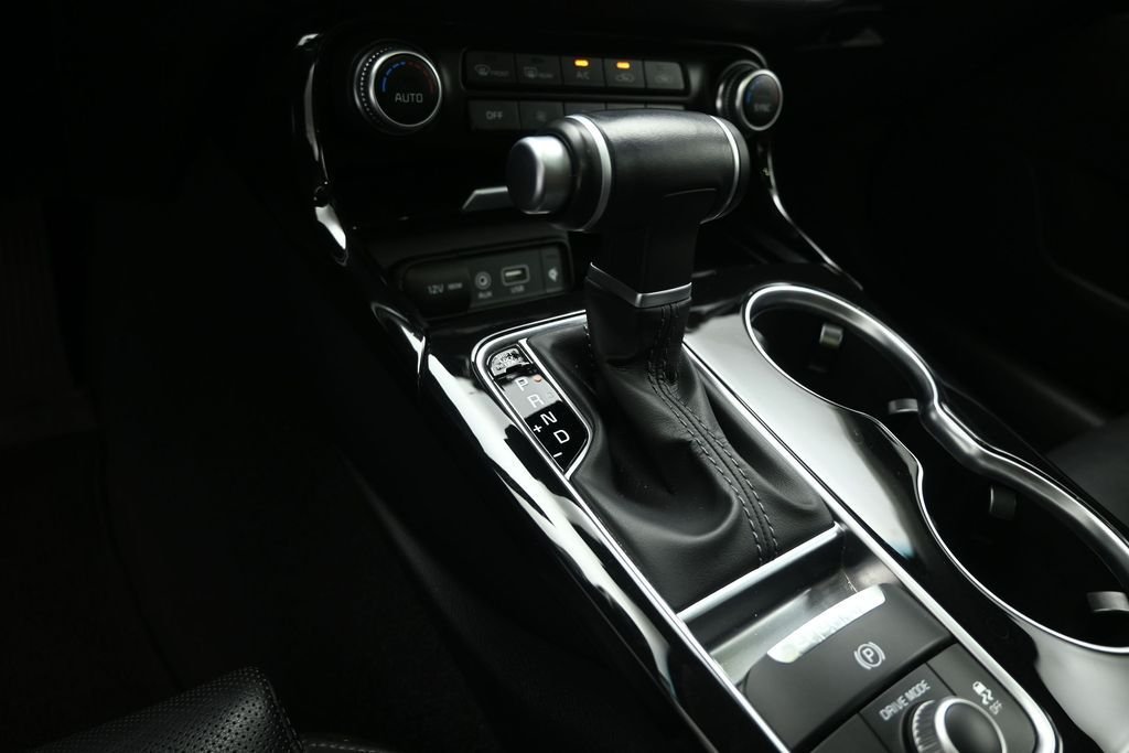 Used 2019 Black Kia Premium image 18