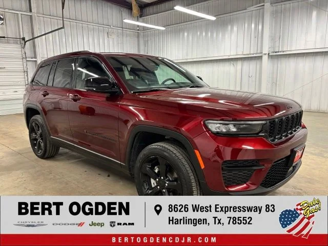 Used 2025 Red Jeep Altitude X image 1