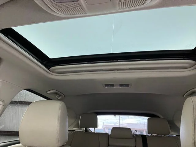 Used 2013 White Mazda Grand Touring image 28