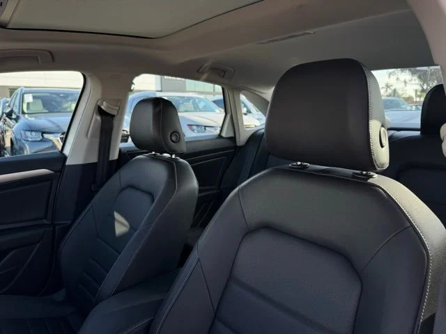 Used 2021 White Volkswagen 1.4T SE image 18