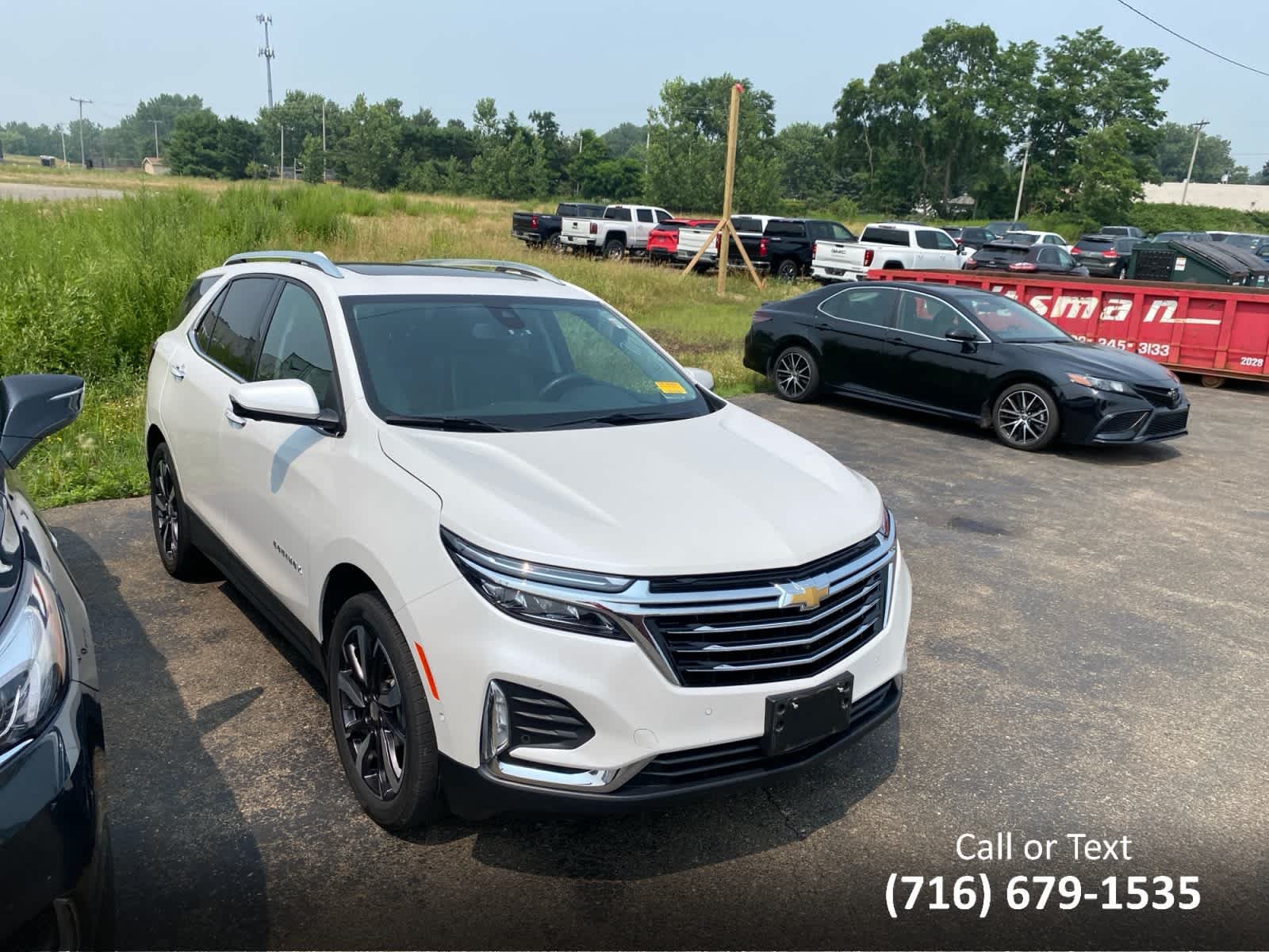 Used 2022 Iridescent Pearl Tricoat Chevrolet Premier image 2