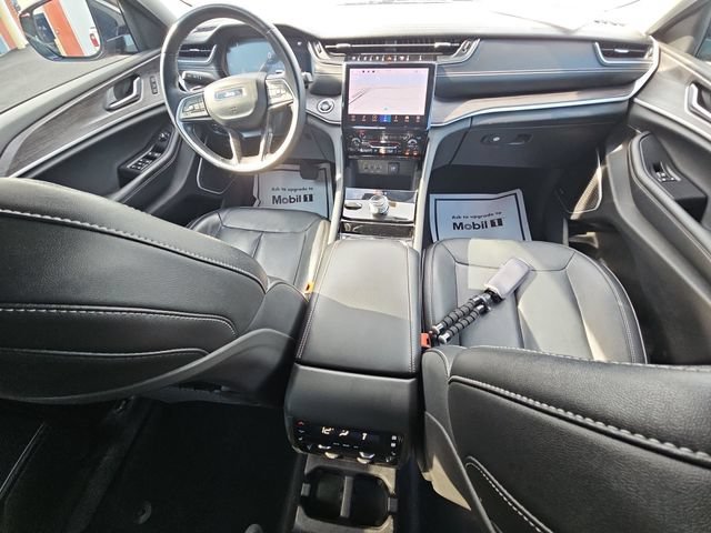 Used 2022  Jeep Limited image 23
