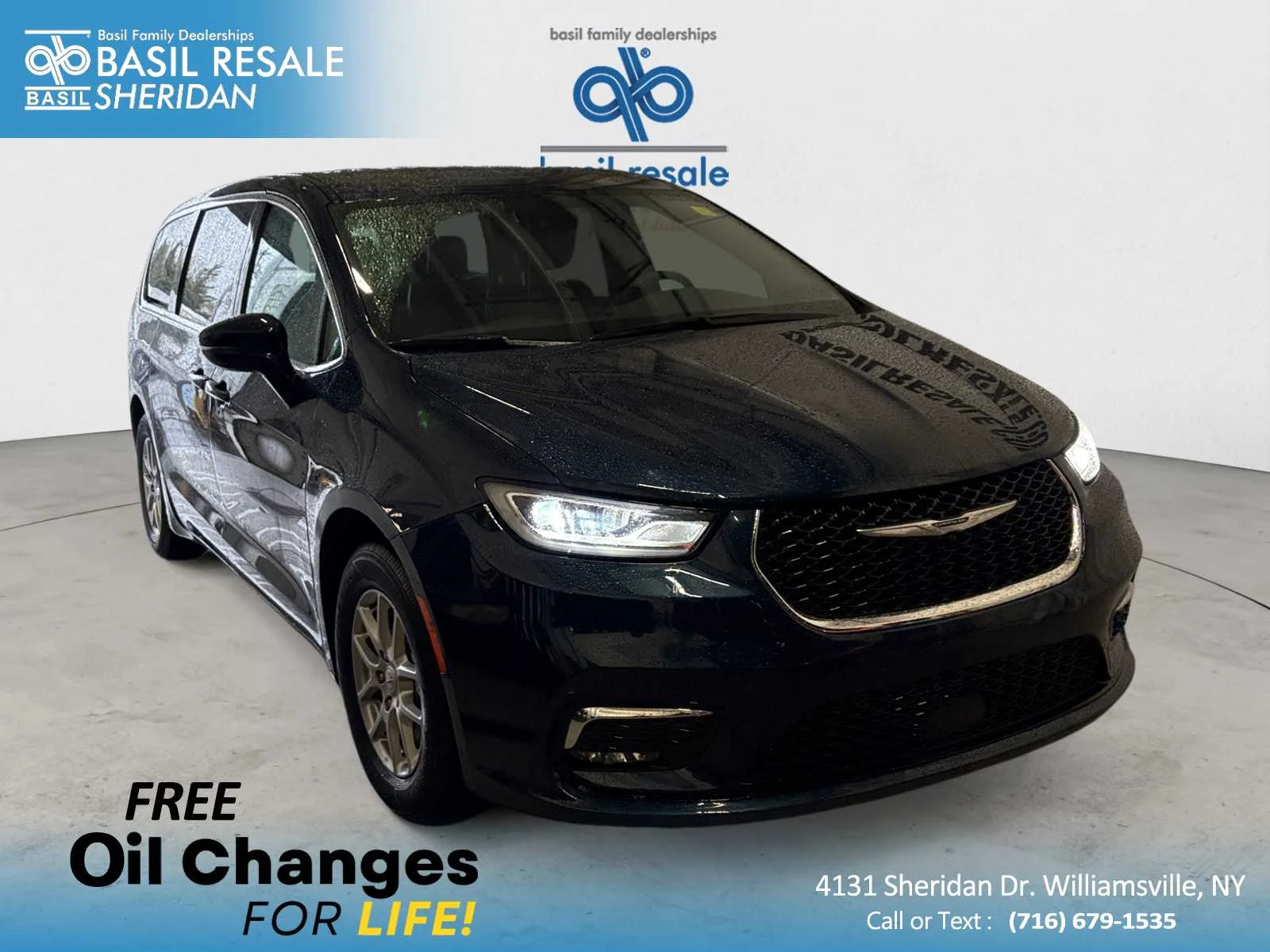 2025 Chrysler Pacifica Select's photo