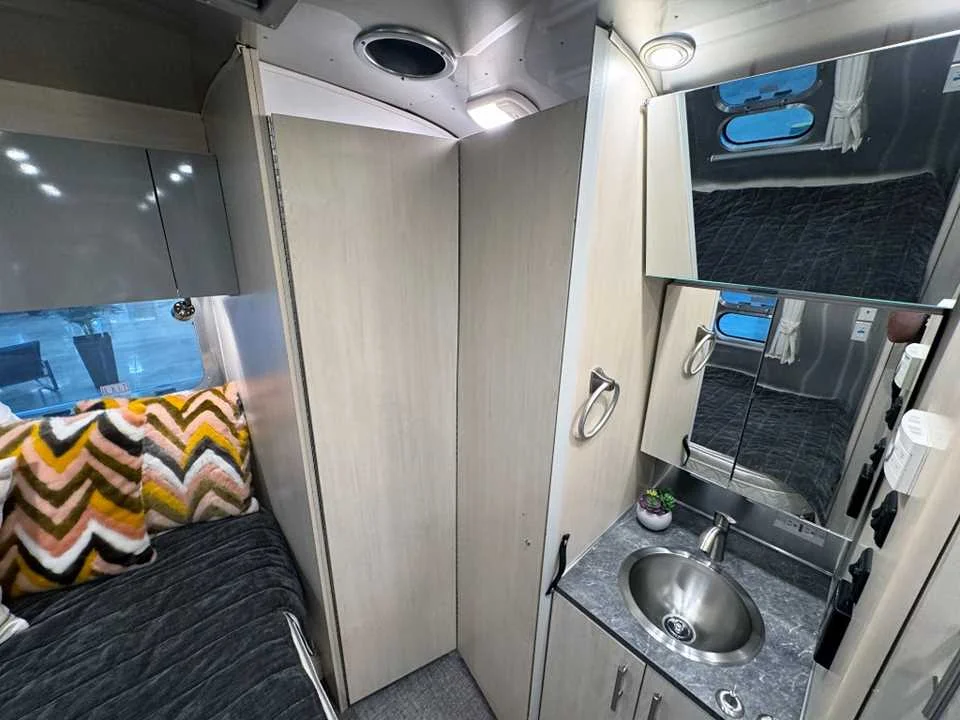 Used 2022 SILVER AIRSTREAM  image 15