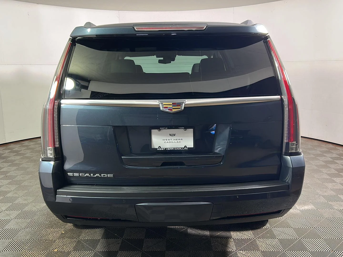 Used 2020 Shadow Metallic Cadillac Premium Luxury image 8