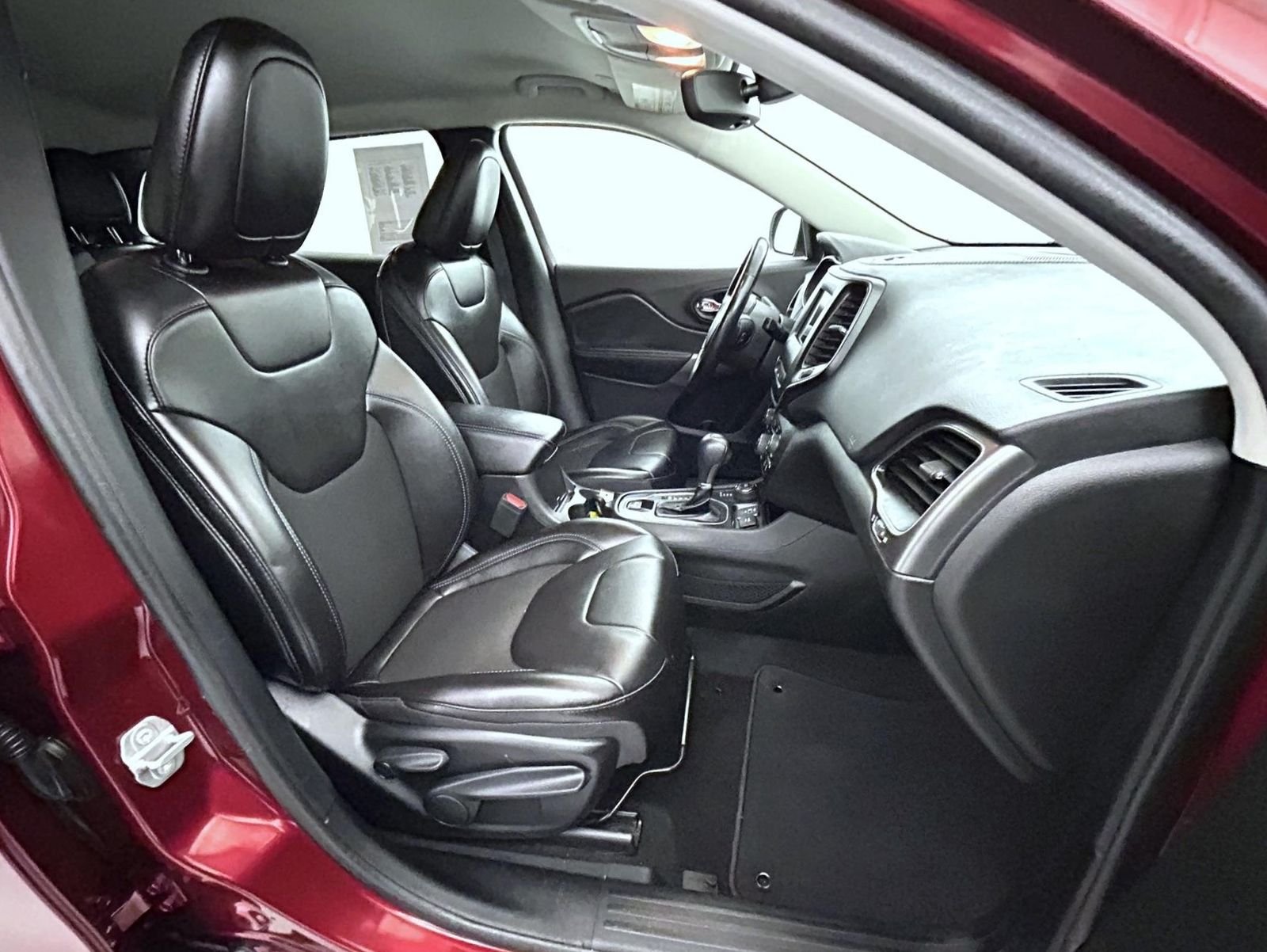 Used 2021 Red Jeep Latitude Plus image 15