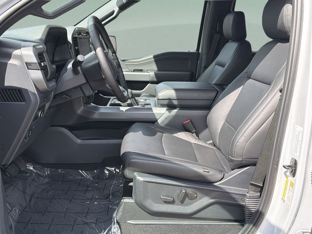 New 2025 White Ford XLT image 19