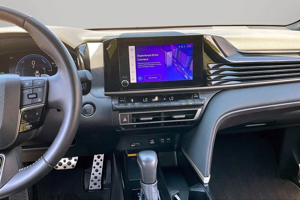 Used 2025  Toyota SE image 11