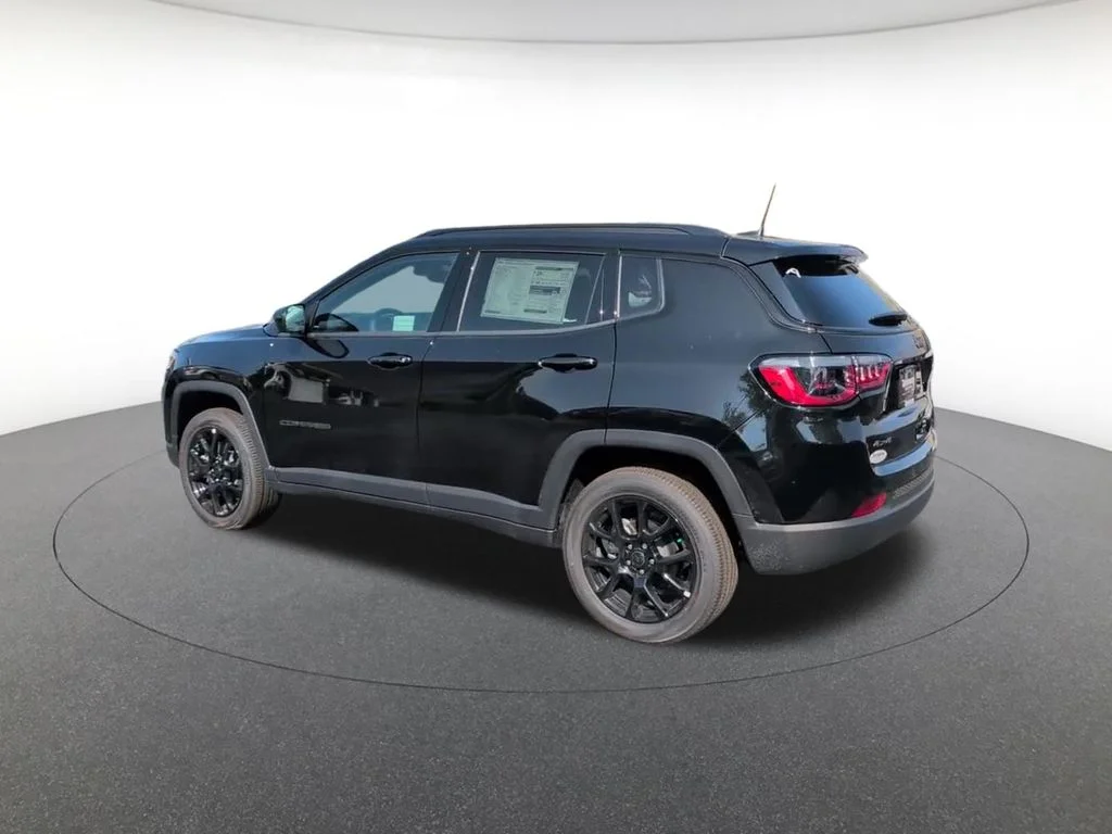 New 2026 Diamond Black Jeep Latitude image 9