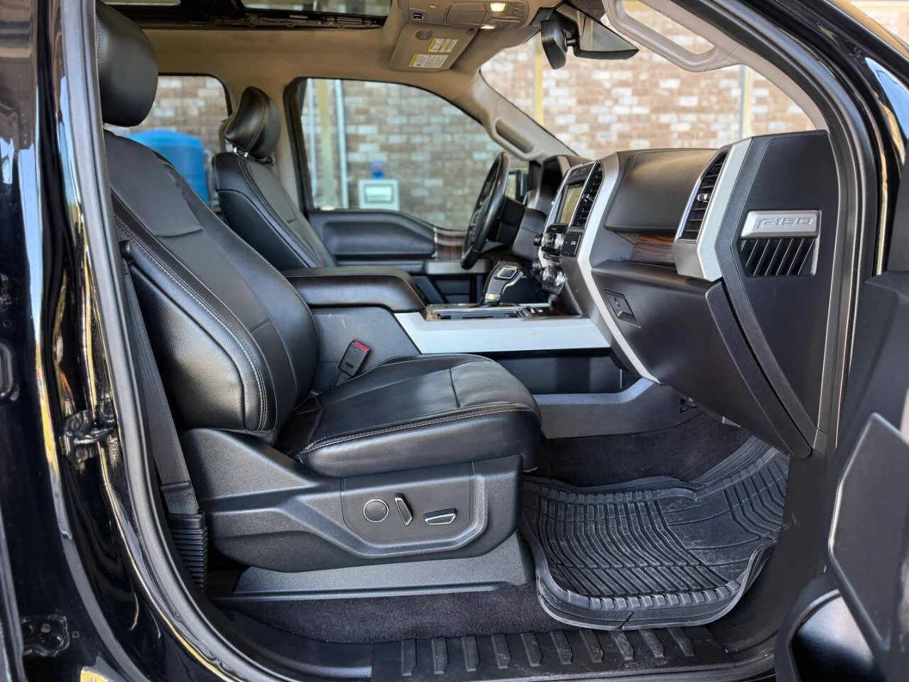 Used 2017 Black Ford Lariat 4x4 4dr SuperCrew 5.5 ft. SB image 20