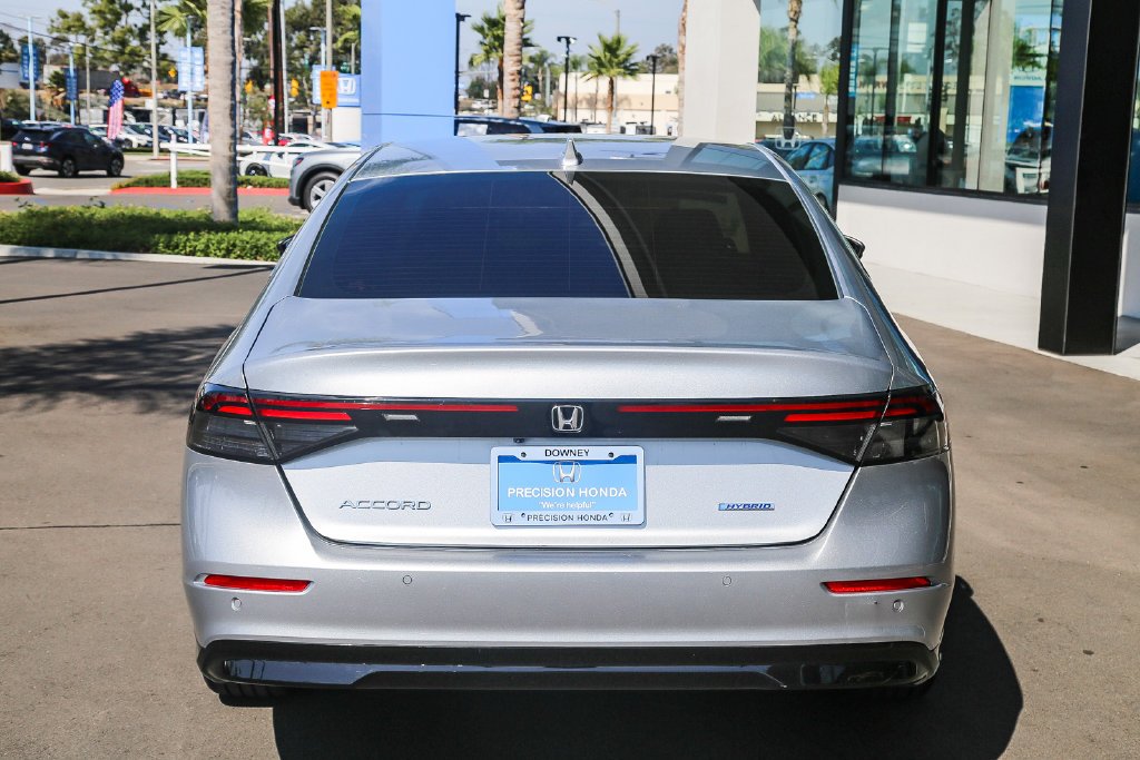 Certified Used 2025 Solar Silver Metallic Honda EX-L image 6