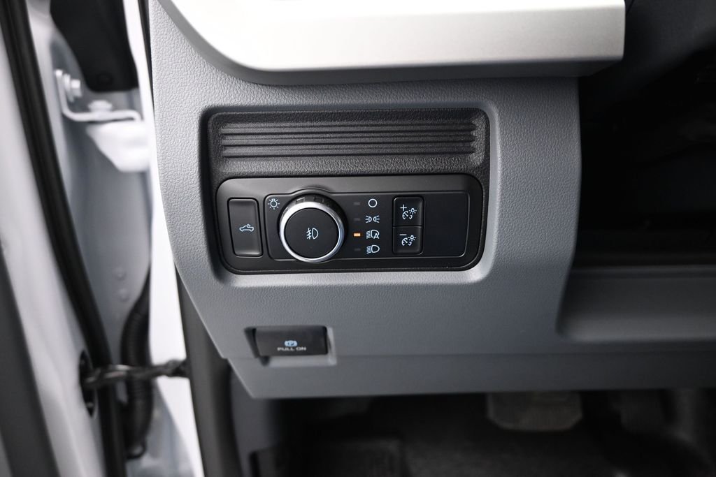 New 2026 Oxford White Ford XL image 14