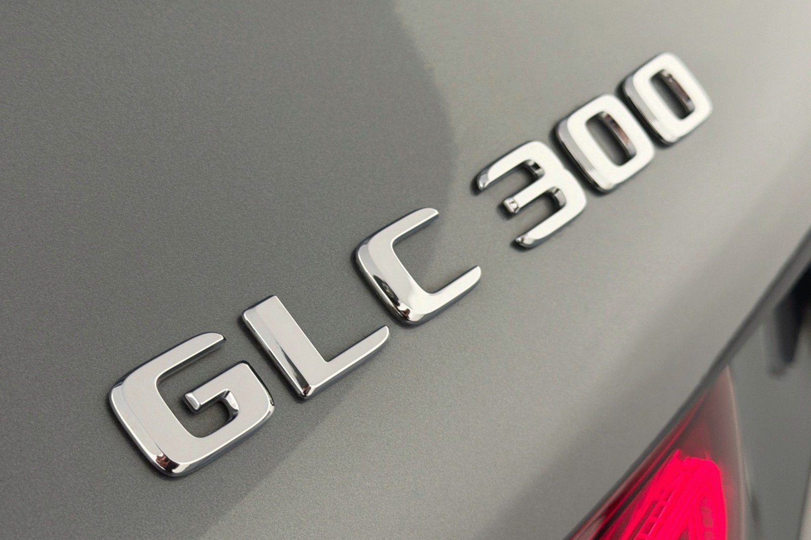 Used 2022 Selenite Grey Metallic Mercedes-Benz GLC 300 image 8
