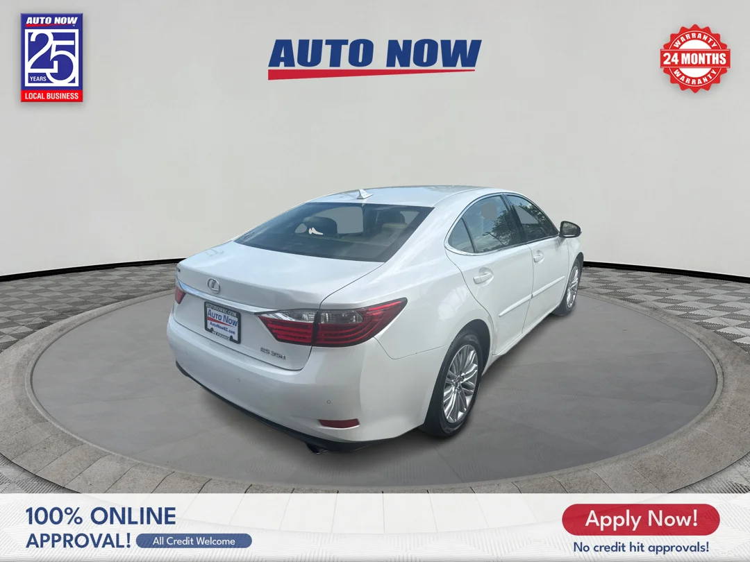Used 2013 White Lexus Base image 5