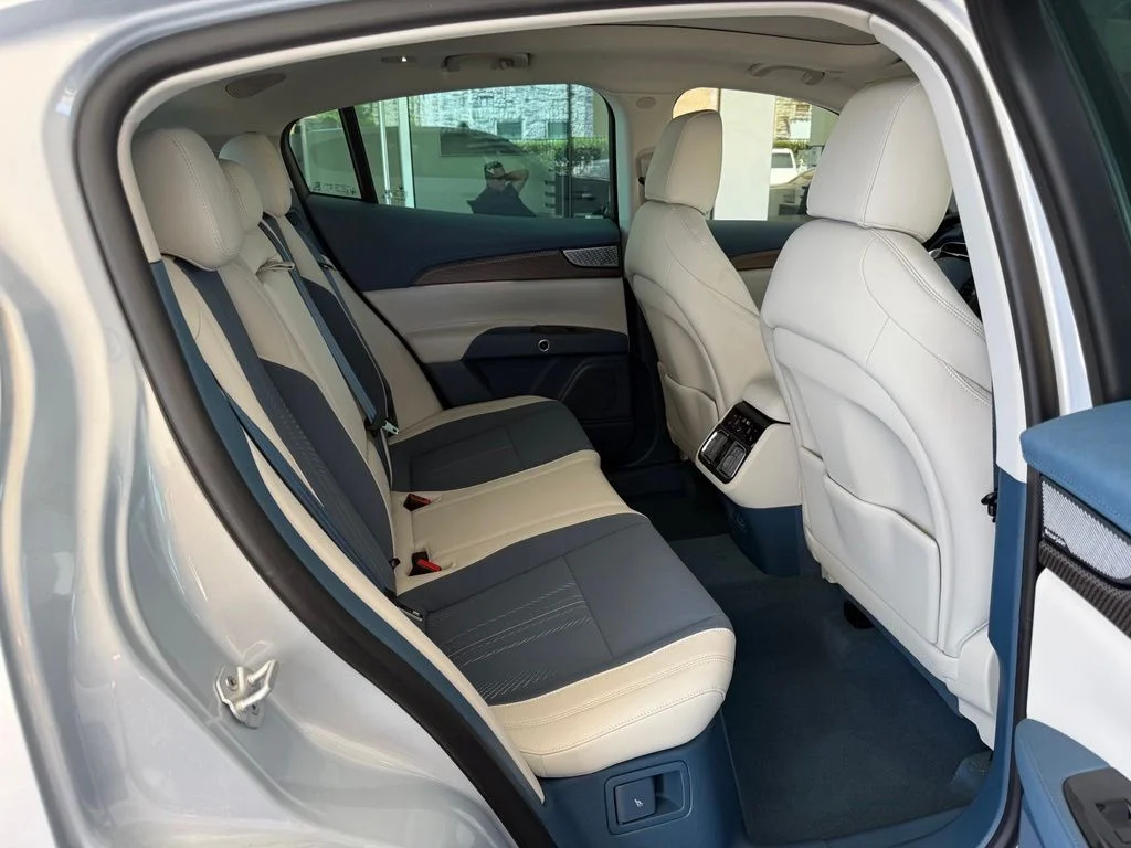 Certified Used 2025 Bianco Astro Maserati Folgore image 11