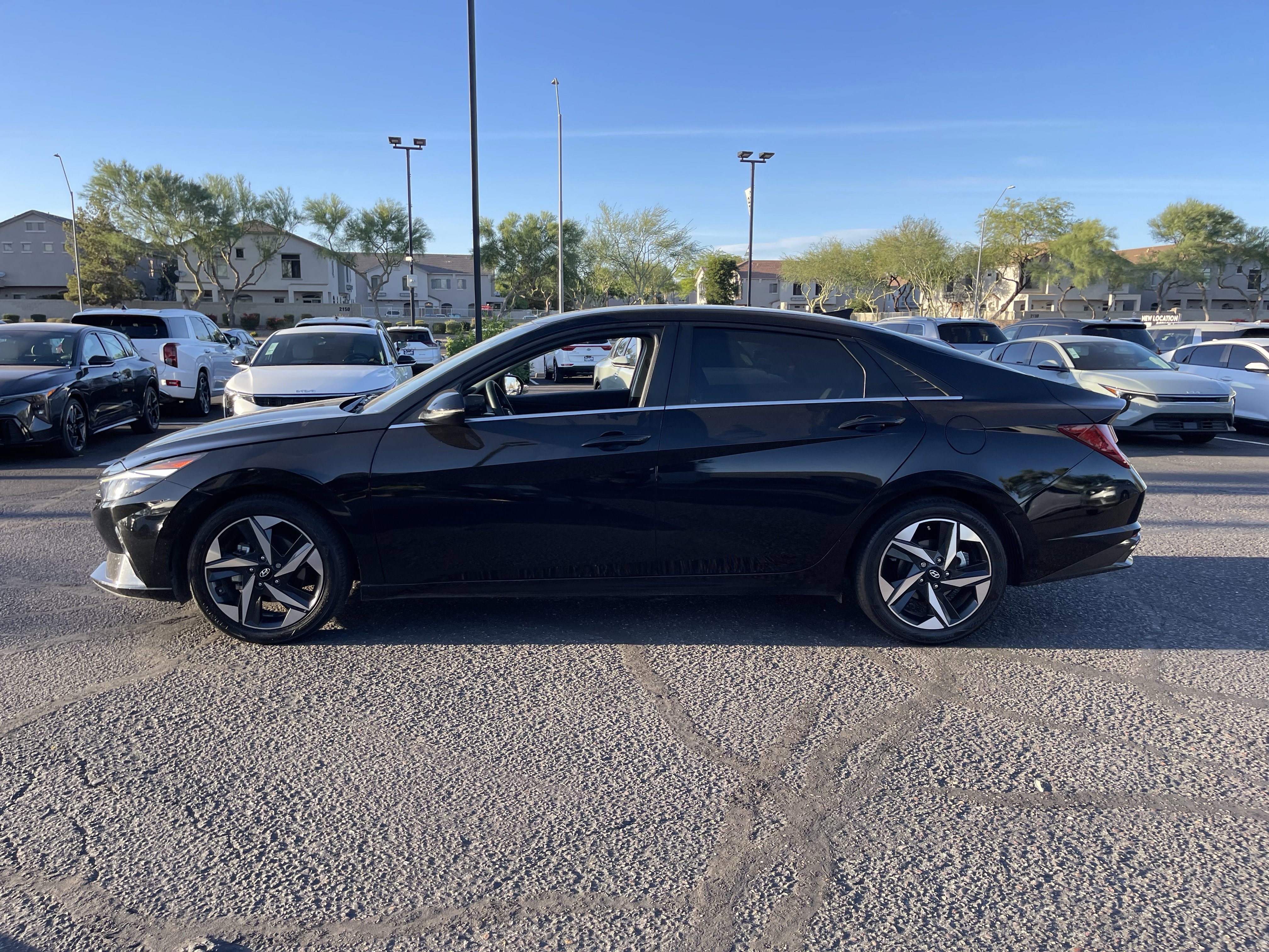 Used 2023 Onyx Black Hyundai Limited image 6