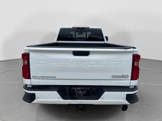 Used 2022 White Chevrolet High Country image 7