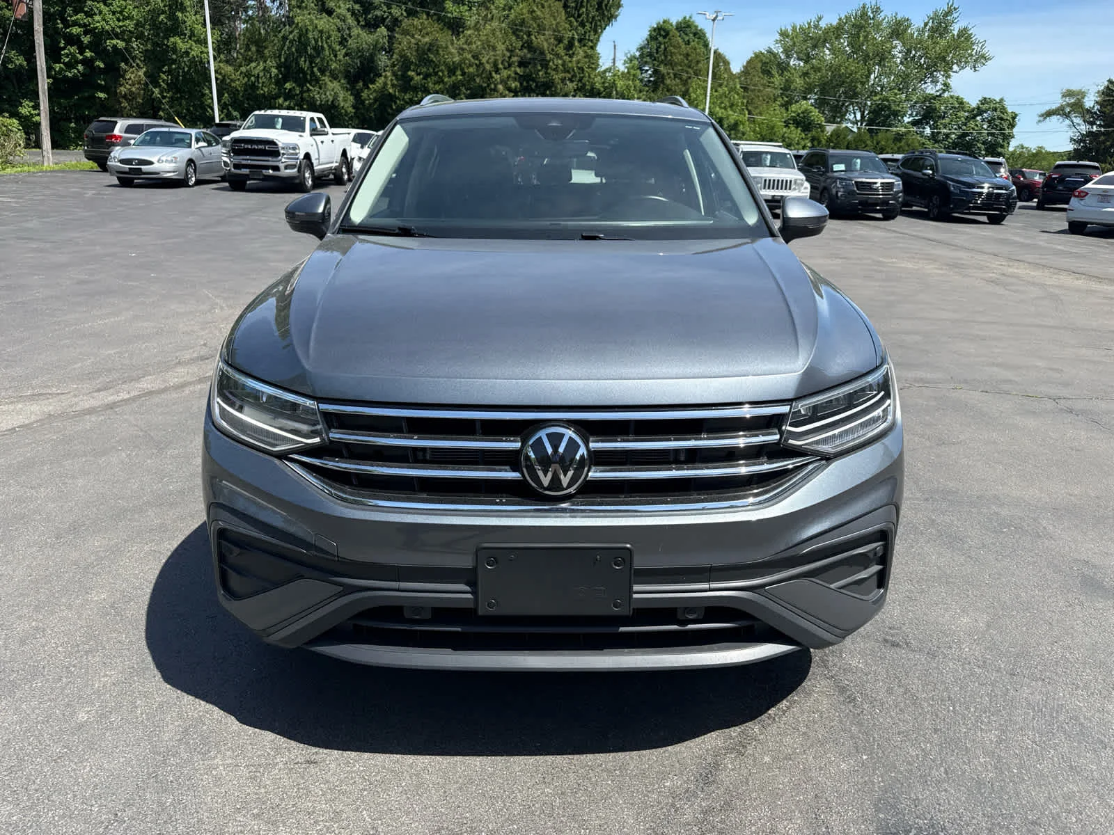 Used 2024 Platinum Gray Metallic Volkswagen SE image 8