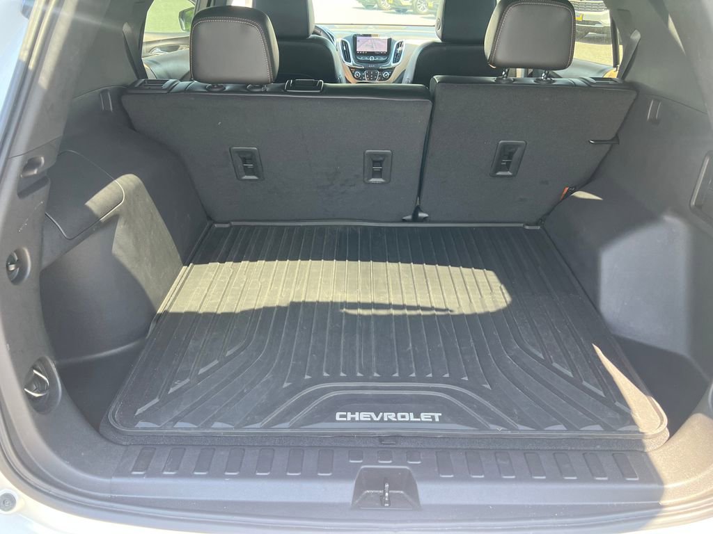 Certified Used 2024 Iridescent Pearl Tricoat Chevrolet Premier image 21