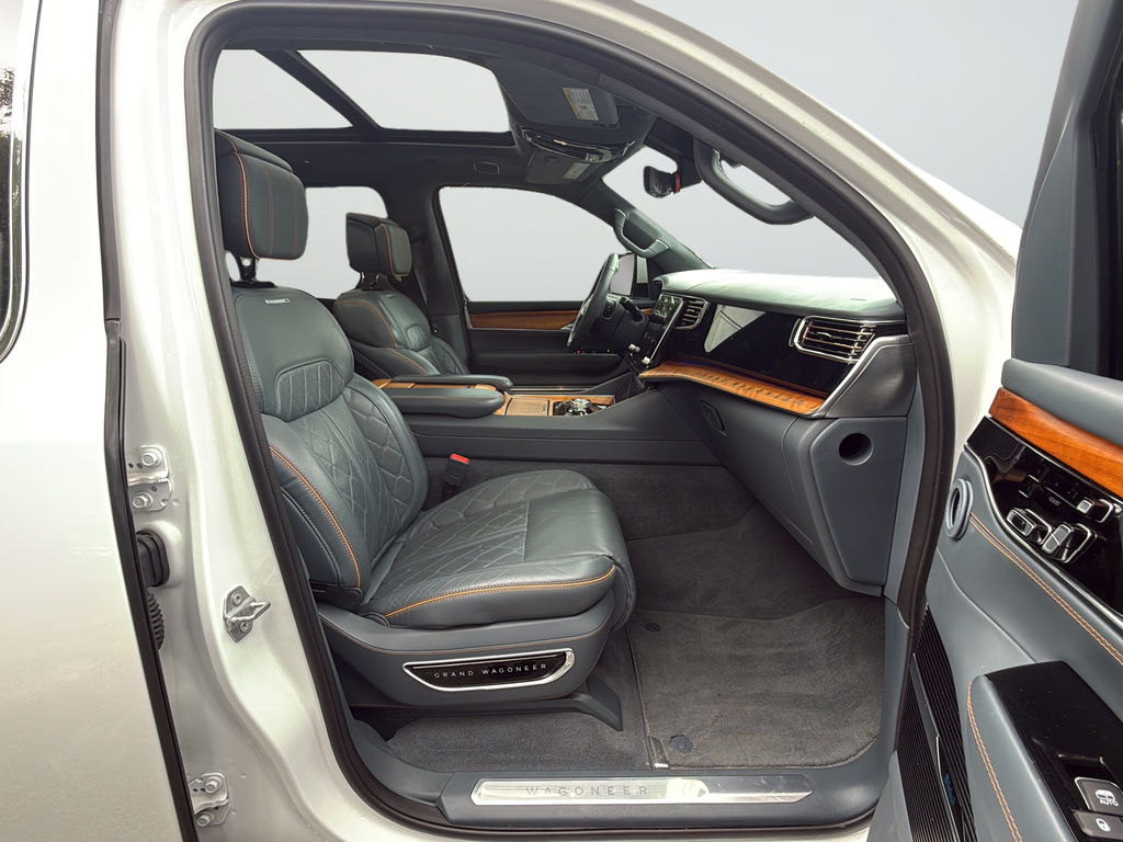 Used 2022 White Jeep Series III image 9